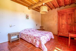 4 bedrooms, iron/ironing board, WiFi, bed sheets - RURAL ECOGITE LA CLE DES CHAMPS (Peyrelongue-Abos)