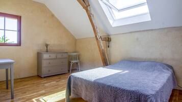 4 quartos, ferros/tábuas de passar roupa, Wi-Fi, roupa de cama