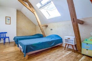 4 chambres, fer et planche à repasser, Wi-Fi, draps fournis