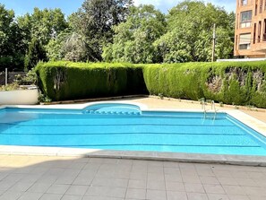 Pool - Cozy 3-BR Apt in Salou: Steps from Beach, Pool View, Near Shops & Restaurants (Salou)