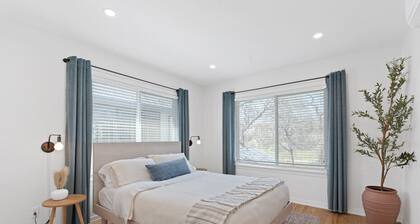 Chic Highland Retreat: Mins to UT & Downtown
