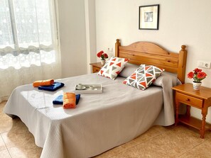 2 bedrooms, free WiFi, bed sheets - Sunny Apartment with Large Terrace, Pools, and Tennis Near La Pineda Beach (La Pineda)