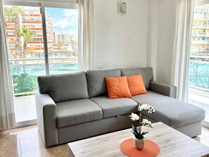 TV - Sunny Apartment with Large Terrace, Pools, and Tennis Near La Pineda Beach (La Pineda)