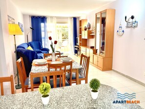 Dining - Beautiful 2-bedroom apartment with pool, near the beach in La Pineda (La Pineda)