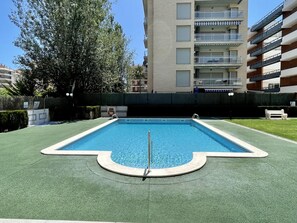 Pool - Beachside Apartment with Pool & Large Terrace in La Pineda (La Pineda)