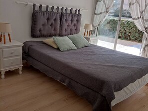 2 bedrooms - Ground Floor Apartment with Terrace, Beach Access for 4 in Canet-Plage (Canet-Plage)