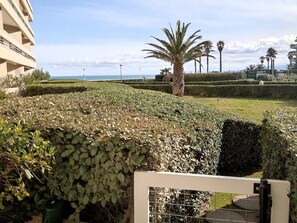Property grounds - Ground Floor Apartment with Terrace, Beach Access for 4 in Canet-Plage (Canet-Plage)