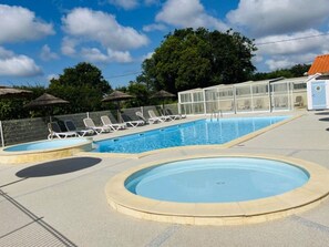 Pool - Family Mobile Home with Terrace for 6 Guests (Vairé)