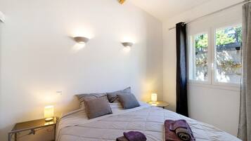 3 dormitoris, planxa i posts de planxar, wifi i roba de llit