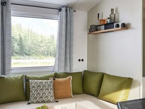 TV - Mobile-home for 6 with terrace (Vairé)