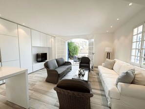 TV - Renovated House, Air Conditioning, Garden, Private Mooring (Port Grimaud)