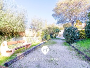 Property grounds - Provençal Mazet with Pool, Pets Welcome, Secure Parking (Le Lavandou)