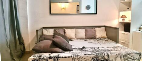 1 quarto, Wi-Fi de cortesia, roupa de cama