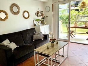 TV - Beachfront Apartment with Terrace and Sea View, 2 Bedrooms - La Pineda, Spain (La Pineda)