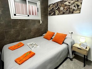 2 bedrooms, free WiFi, bed sheets - Beachfront Apartment with Terrace and Sea View, 2 Bedrooms - La Pineda, Spain (La Pineda)