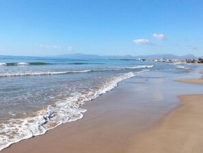 On the beach - Beachfront Apartment with Terrace and Sea View, 2 Bedrooms - La Pineda, Spain (La Pineda)