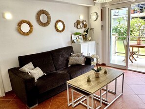 TV - Beachfront Apartment with Terrace and Sea View, 2 Bedrooms - La Pineda, Spain (La Pineda)
