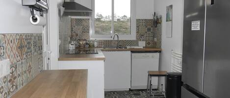 冷蔵庫、電子レンジ、オーブン、食器洗い機