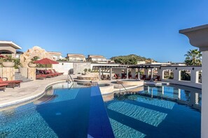 Pool - Cozy 2BR Condo in Los Cabos! Great Location, Pool, Gym, 8 Min to Marina (Cabo San Lucas)