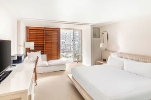 Room - Get Ready for Blissful Getaway! Outdoor Pools, Partial Ocean View! (Honolulu)