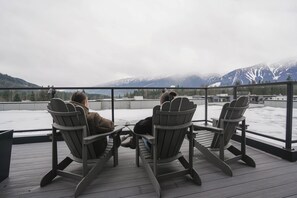 Property grounds - Veldt Haus (Revelstoke)