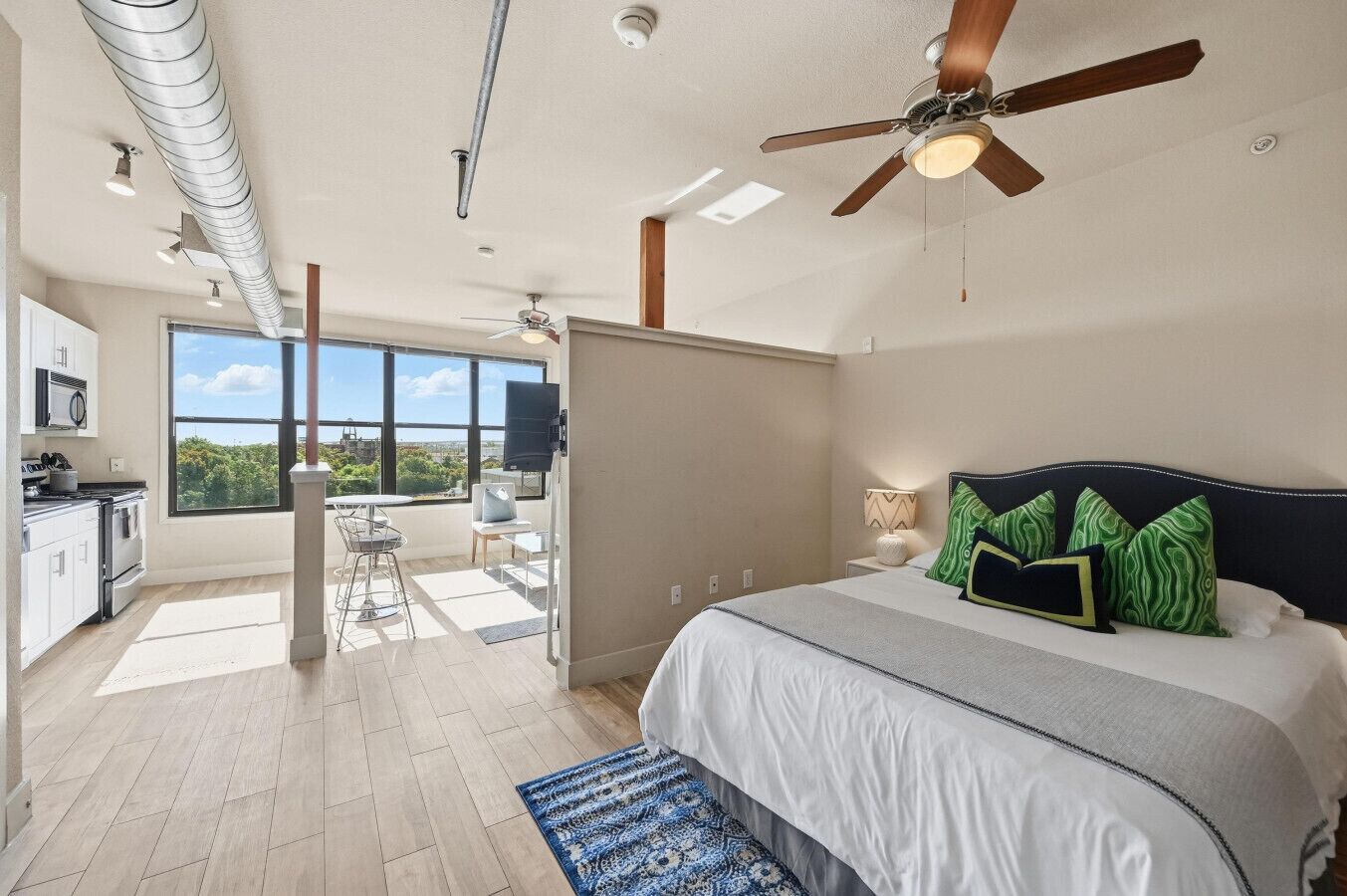 1 chambre, bureau, fer et planche à repasser, accès au Wi-Fi (inclus)