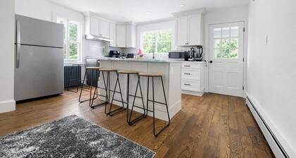 Enclosed Hot Tub, King Bed, 3 bdrm, close to town