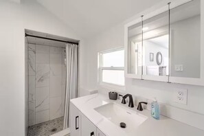 Hair dryer, towels, toilet paper - Cottage on Dona Bay (Nokomis)