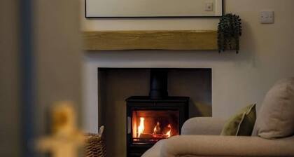 Cosy Callander 1 Bed | Wood Burner & Free Parking