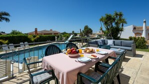 Outdoor dining - Greice Homes - Villa Vieira (Quarteira)