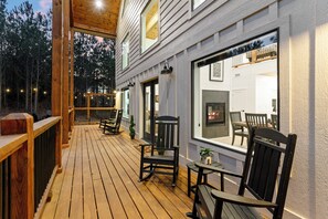 Terrace/patio - Pancakes & Sausage | Hot Tub • Slide • Game Loft (Broken Bow)