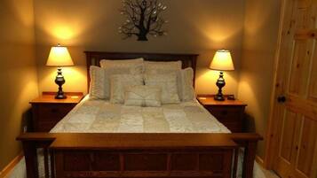 King-Private Bathroom-Luxury-Mountain view-Tumwater Mountain Room - Room Only | Free WiFi