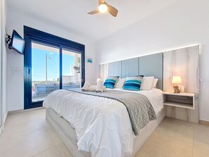 2 bedrooms, iron/ironing board, free WiFi, bed sheets - Apartment with balcony and pool views (Torre Pacheco)