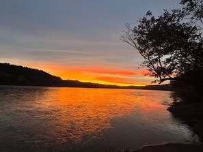 Unclassified image, 4 of 25, button