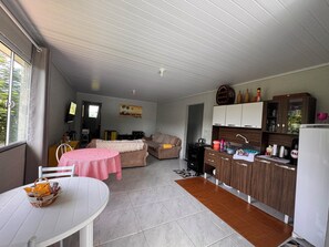 Unclassified image, 3 of 25, button