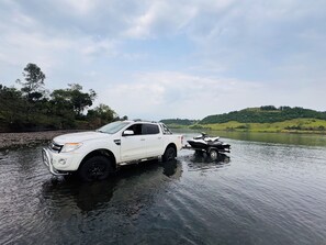 Unclassified image, 2 of 25, button