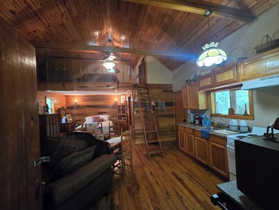 Merlin’s Retreat – A Private, Enchanting Cabin Escape for Rest & Reconnection