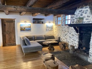 Living area - 10212 Mountain chalet with sauna, Jacuzzi, hammam and frigidarium. (Cervières)