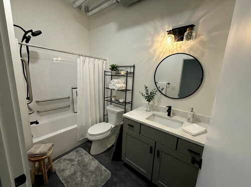 Inn Between Condos | 3-Bedroom w/ Balcony