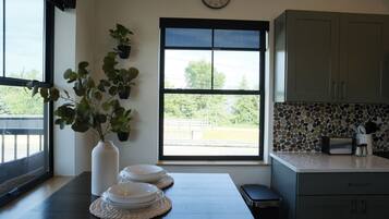 Coffee/tea maker, fridge, microwave, oven