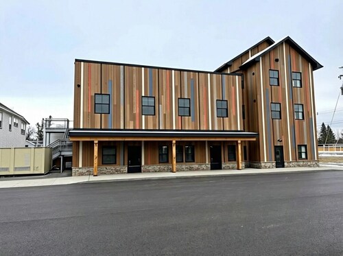 Inn Between Condos | 3-Bedroom w/ Balcony