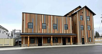 Inn Between Condos | 3-Bedroom w/ Balcony