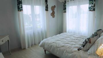 3 quartos, ferros/tábuas de passar roupa, Wi-Fi, roupa de cama