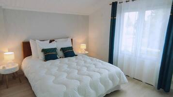 3 bedrooms, iron/ironing board, WiFi, bed sheets