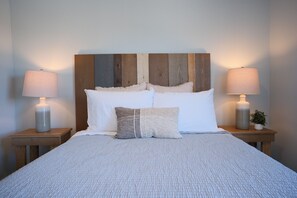 2 bedrooms, internet, bed sheets