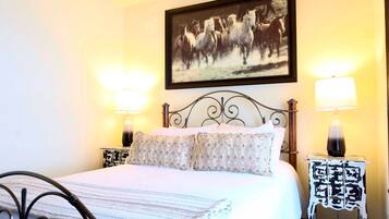 3 bedrooms, WiFi (free), bed sheets