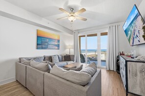 TV - Bourbon Sunsets - WALK to Pier Park, BEACH Access (Panama City Beach)