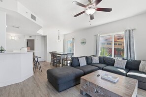 TV - The Oasis - WALK to Pier Park, Heated Pool (Panama City Beach)