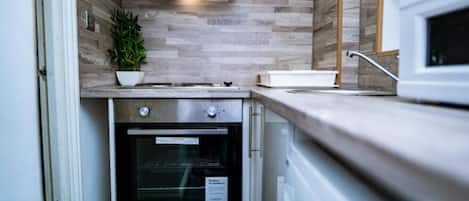 冰箱、微波炉、烤箱、炉灶