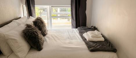 2 chambres, bureau, Wi-Fi, literie fournie